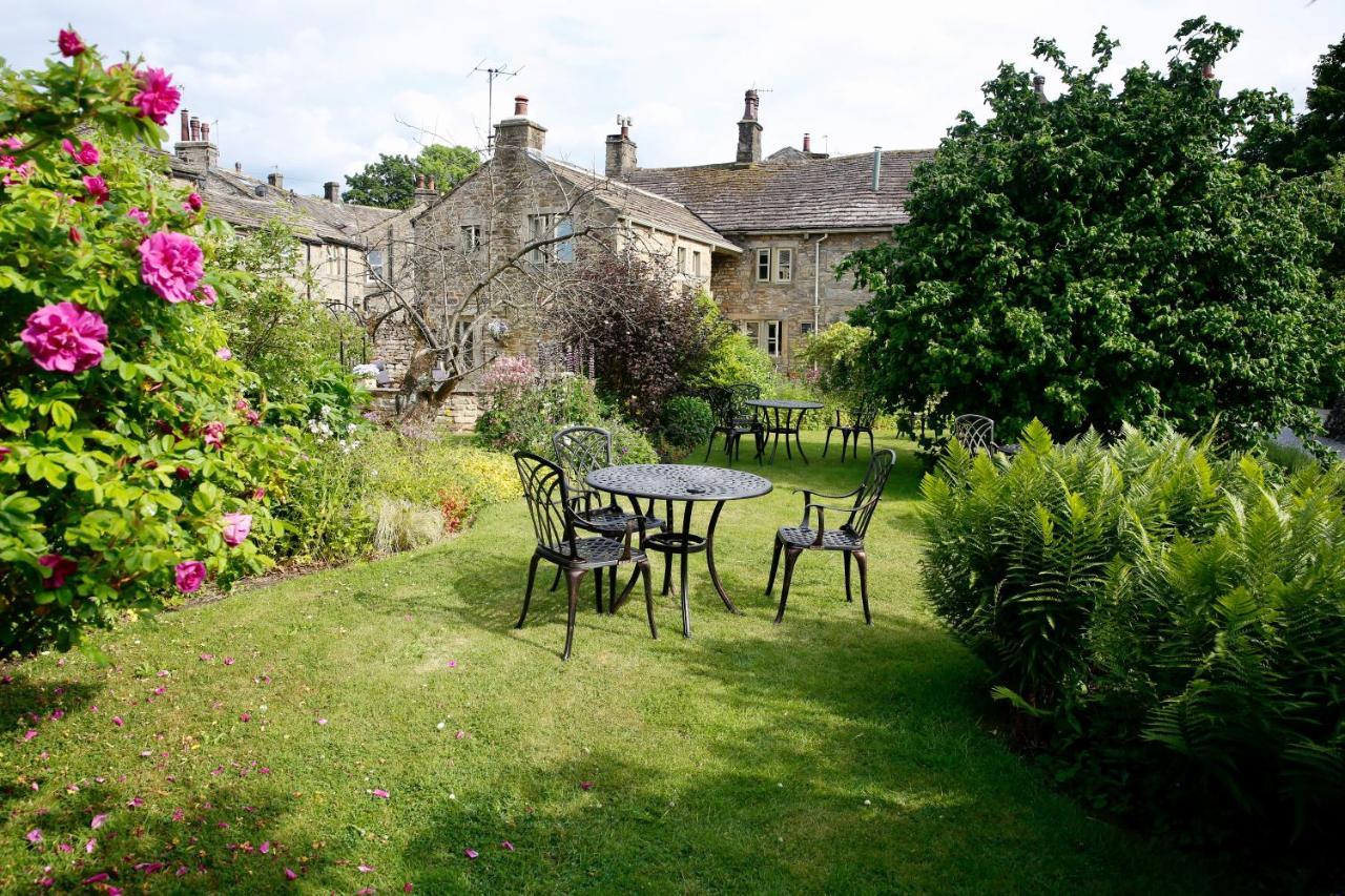Ashfield House Hotell Grassington Eksteriør bilde The garden of the Old Swan